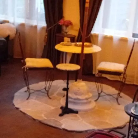 Number 8 Apartment *